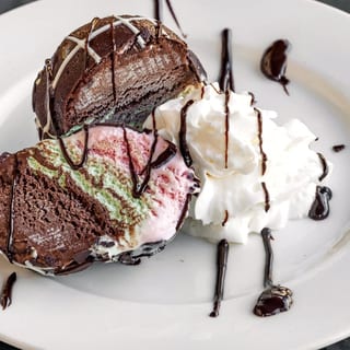 Spumoni Bomba