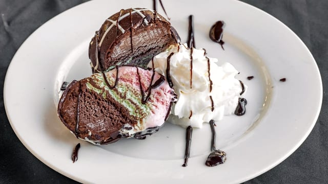 Spumoni Bomba.